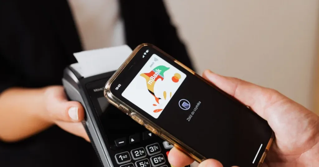 A person pays using a smartphone with contactless technology