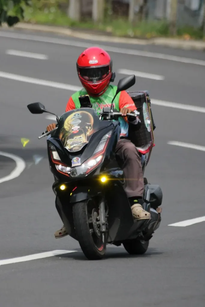 Food delivery rider considering whether a loan makes sense