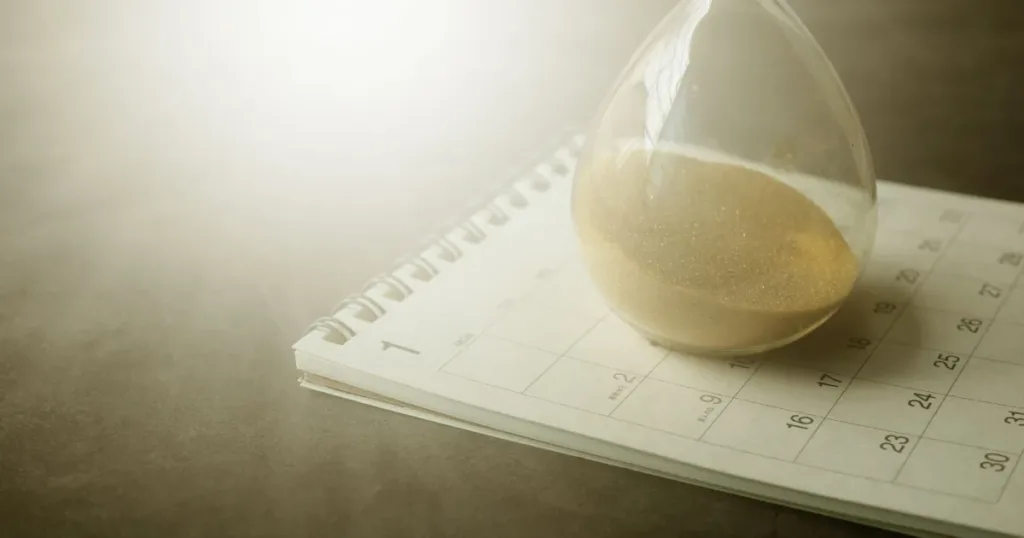 Hourglass on a calendar symbolizing how long negative credit stays on record