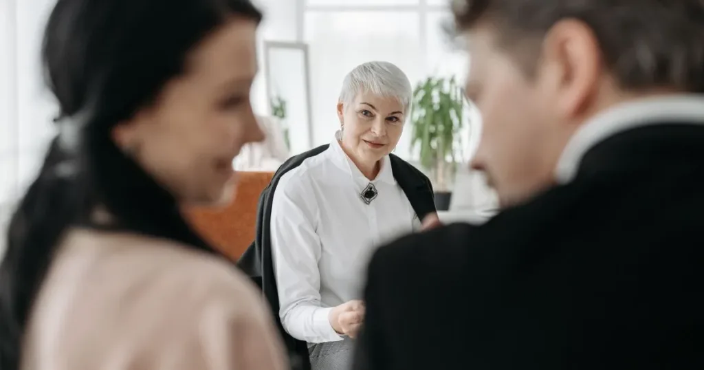 Bank advisor consulting with a client during a meeting